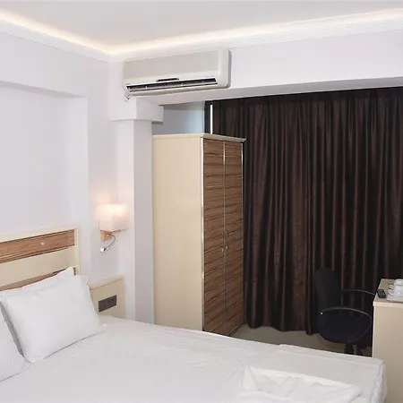 Smyrna Otel 4*